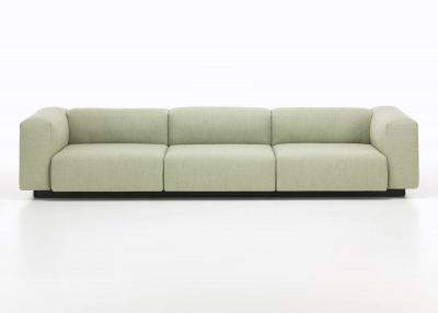Helles, modernes Vitra Sofa, ein grünes Dreisitzer-Modell mit modularem Aufbau für Wohnzimmer.